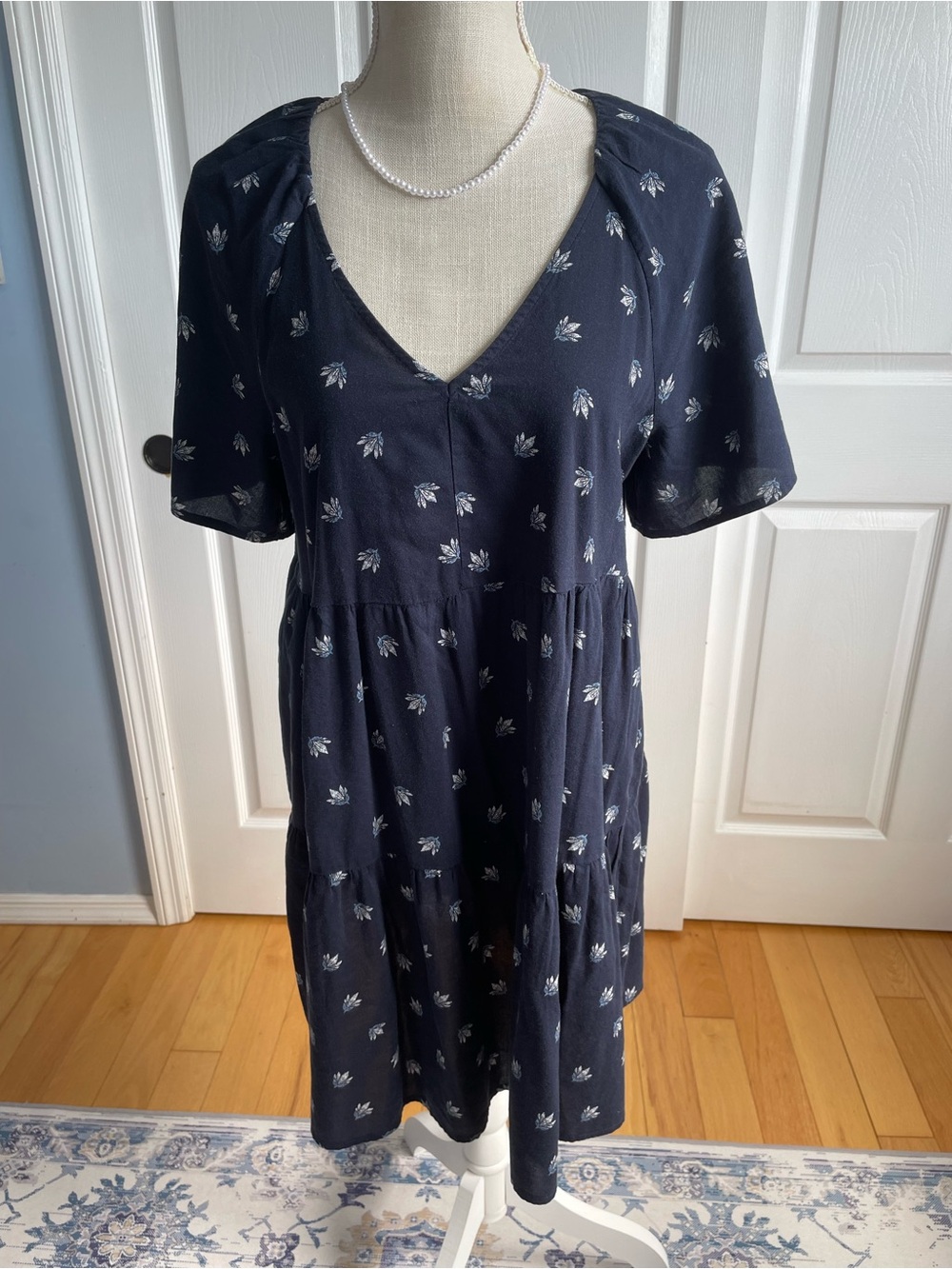 Old Navy Knee Length Floral Dress-Medium-Navy/White